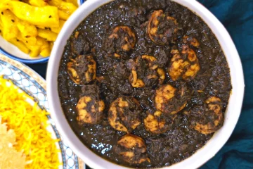 Ghalieh Meygoo recipe served with Persian saffron rice, crispy tahdig, and mango pickle