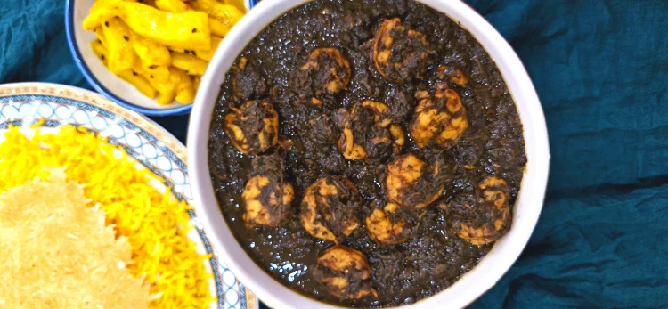 Ghalieh Meygoo recipe served with Persian saffron rice, crispy tahdig, and mango pickle