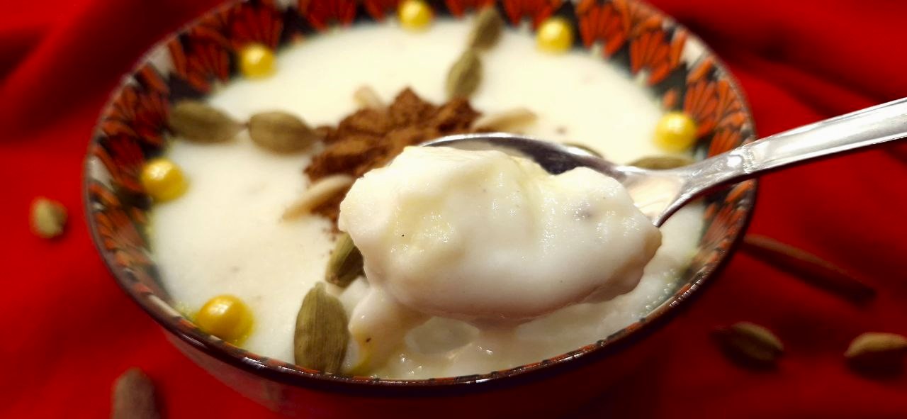 Making Persian Rice Flour Pudding