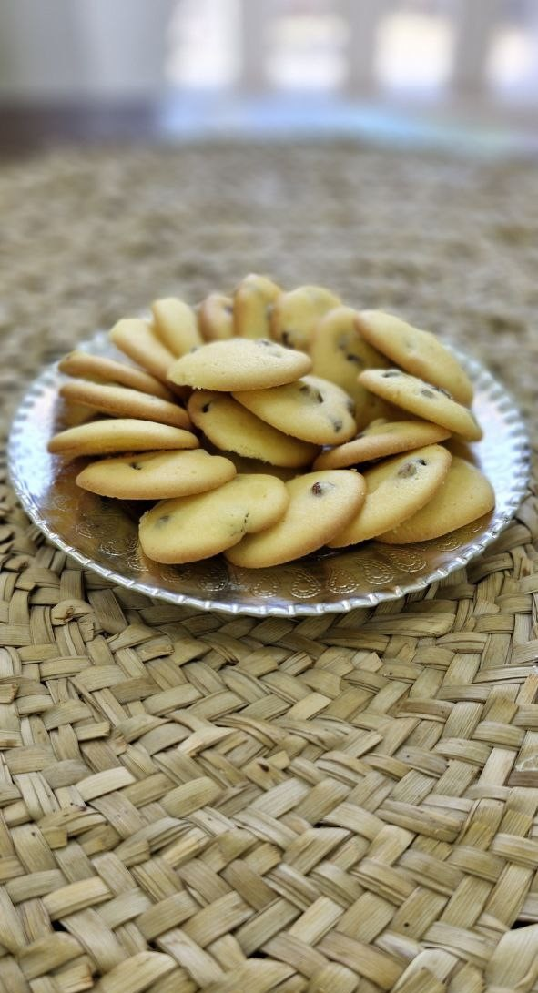 Soft Persian Raisin Cookies on a Plate – Homemade Recipe Homemade Persian raisin cookies arranged on a silver plate, ideal for dessert lovers